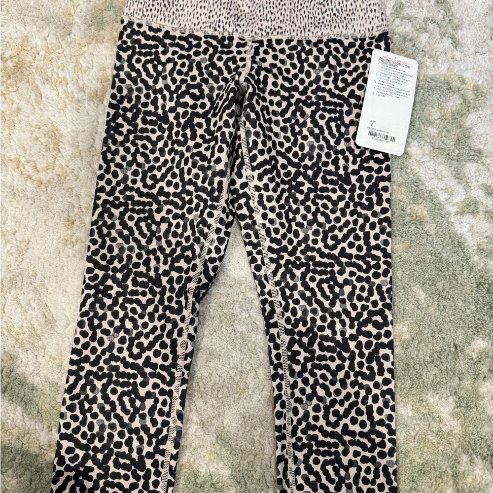 Lululemon leopard print leggings - Picture 1 of 3